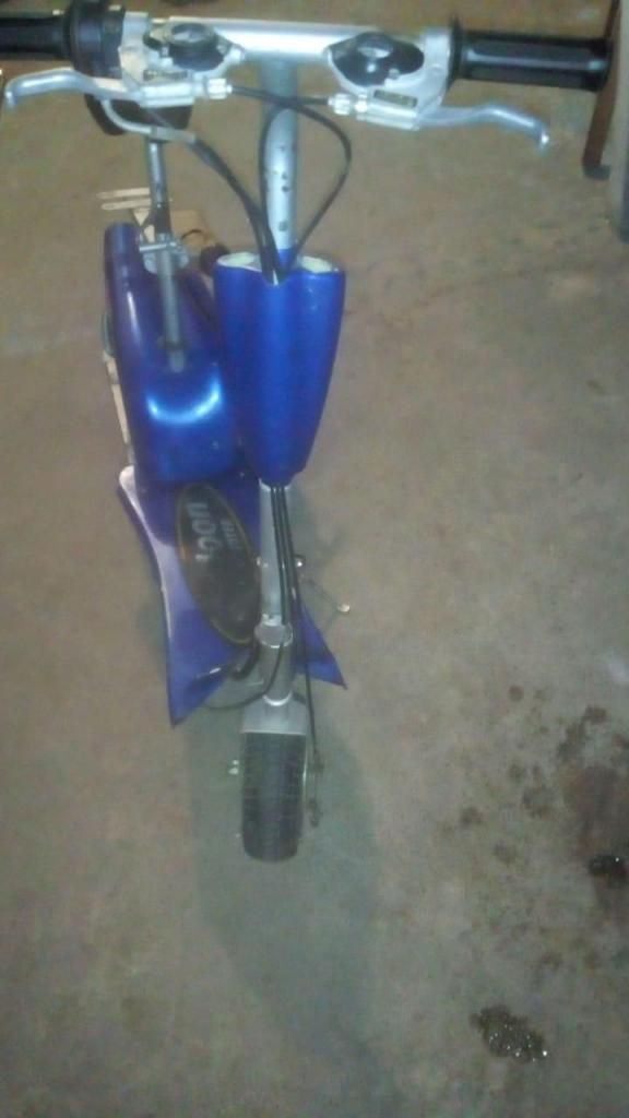 Vendo patineta con motor de guadaa