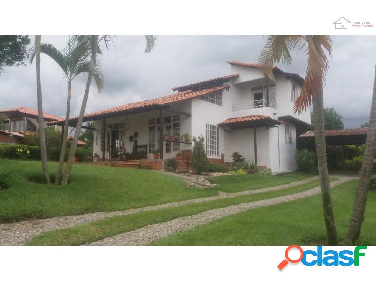 SE VENDE CASA CAMPESTRE