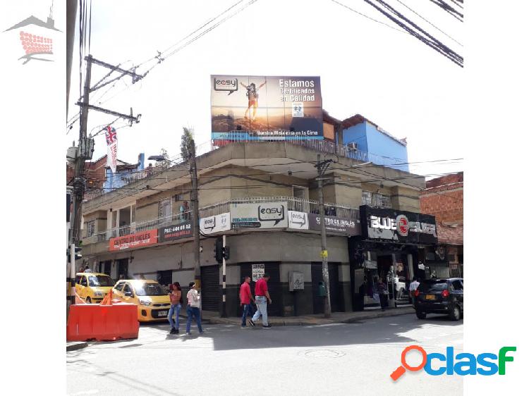 ARREND. LOCAL 1ER PISO - ESQUINA AREA:50 M2
