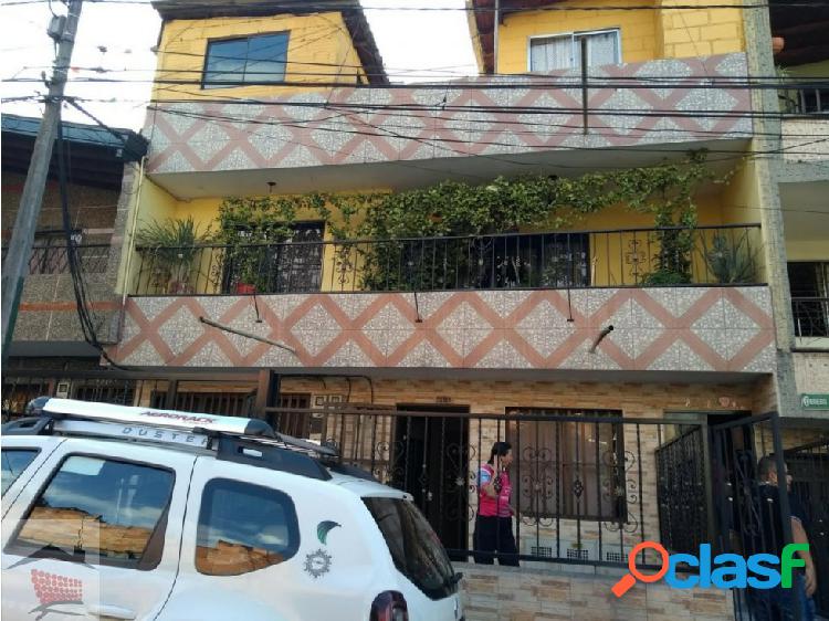 VENDO EXC. CASA EN ROBLEDO, B. KENEDY MLLIN