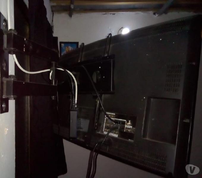 Se vende televisor Samsung 32 pulgadas con su base