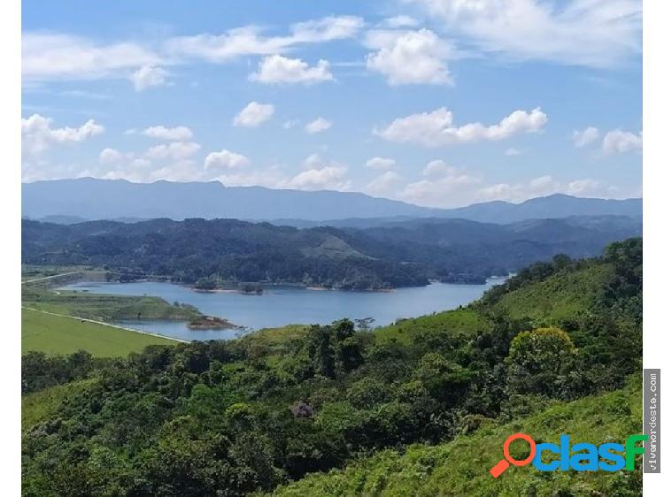 FINCA ABORDO DE CARRETERA CON VISTA A LA REPRESA