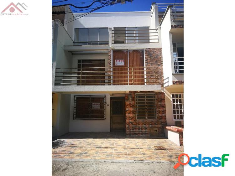 SE VENDE CASA EN EL BARRIO EL POBLADO 2