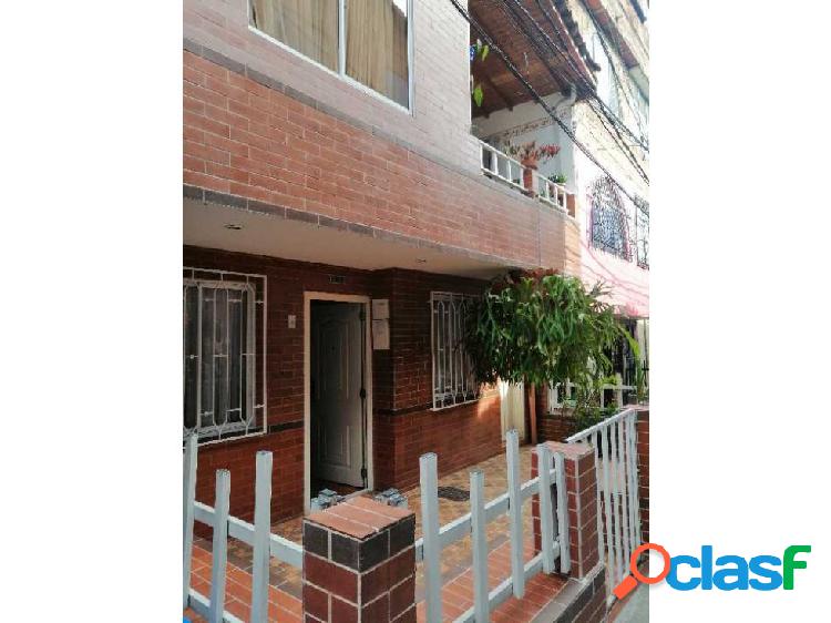 SE VENDE CASA EN MEDELLÍN, LA COLINITA