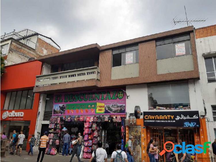 Se renta segundo piso para uso comercial