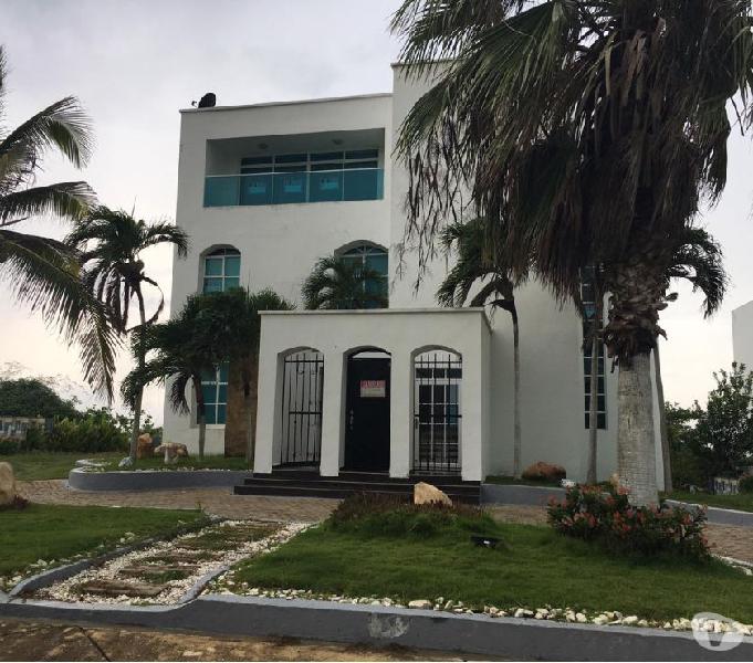 SE VENDE CASA 4 ALCOBAS 900 M2 ESTUDIO EN LAGOS DEL CAUJARAL