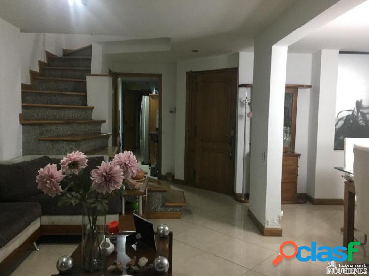 CASA EN VENTA LOMA DE LOS BERNAL