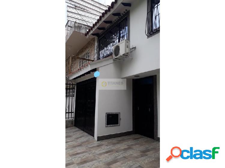 Se vende casa en Prados del Norte (JMR)