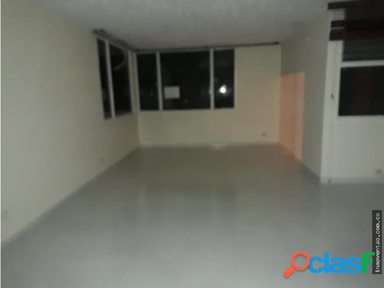 Apartamento amplio en avenida 19 Norte