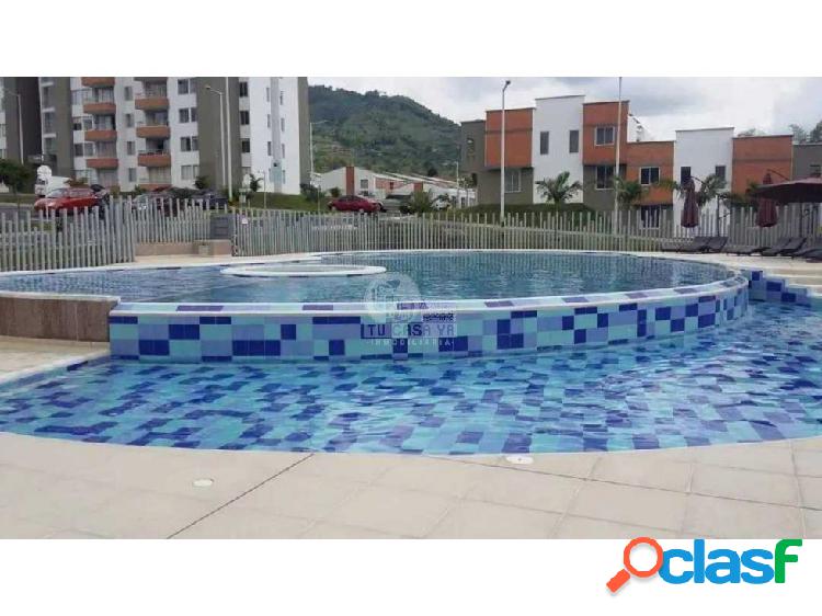 VENDO CASA EN DOSQUEBRADAS EN UNIDAD CERRADA