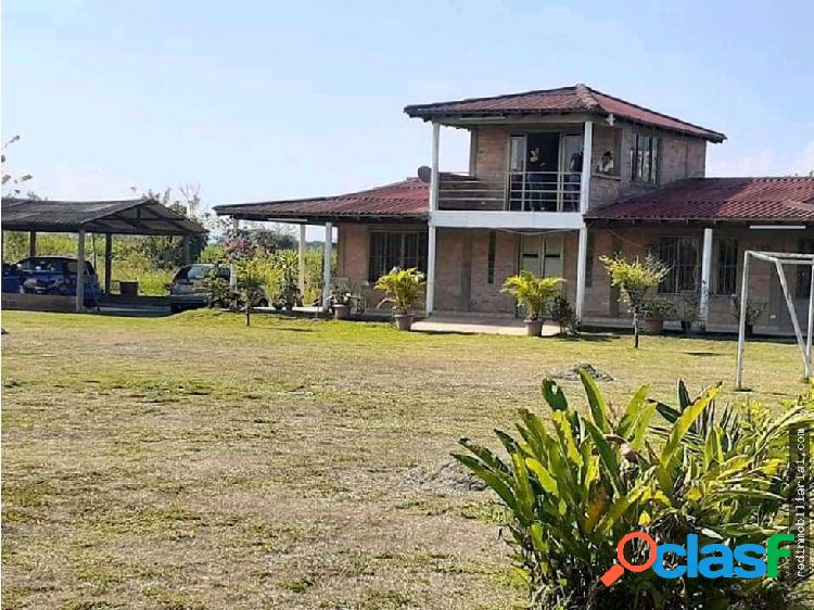 Se alquila hermosa casa finca de 2 pisos campestre