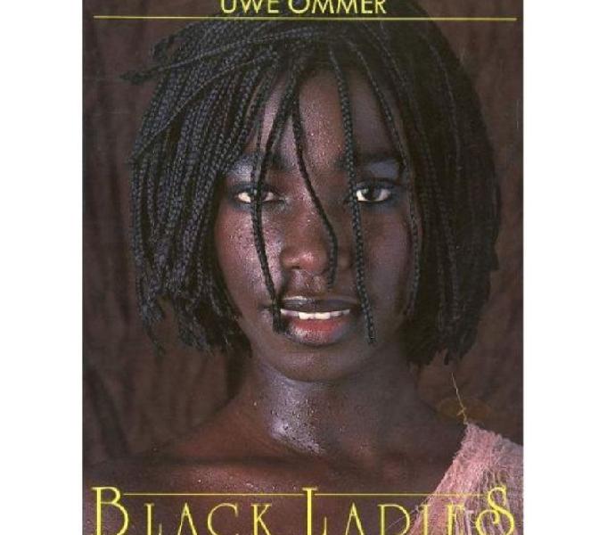 Libro dedicado a la mujer africana