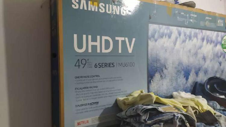 Televisor SAMSUNG 4K/UHD TV 49" (tiene un daño en pantalla)