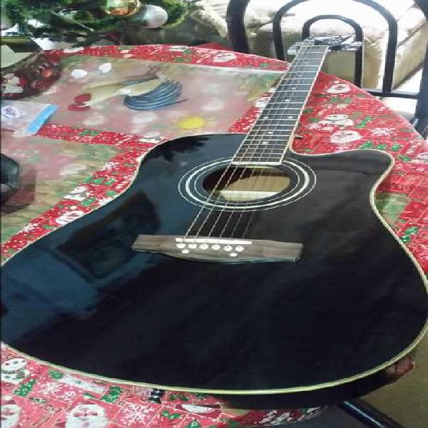 Vendo guitarra acustica BOSS