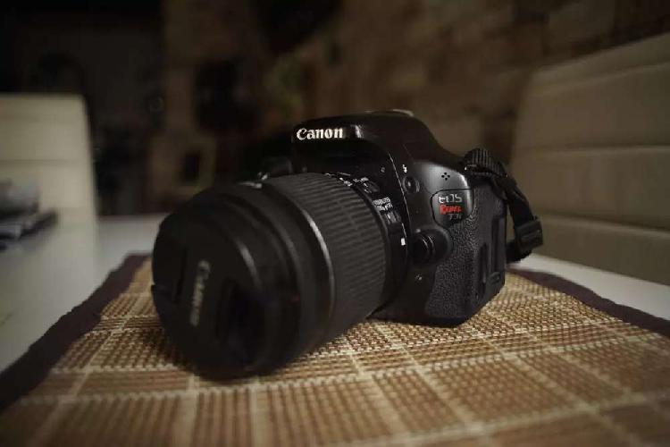 Cámara profesional canon t3i + lente 18-55mm stm