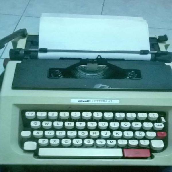 Maquina de escribir olivetti LETTERA 42.