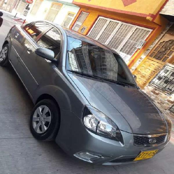 SE VENDE KIA RIO 2011