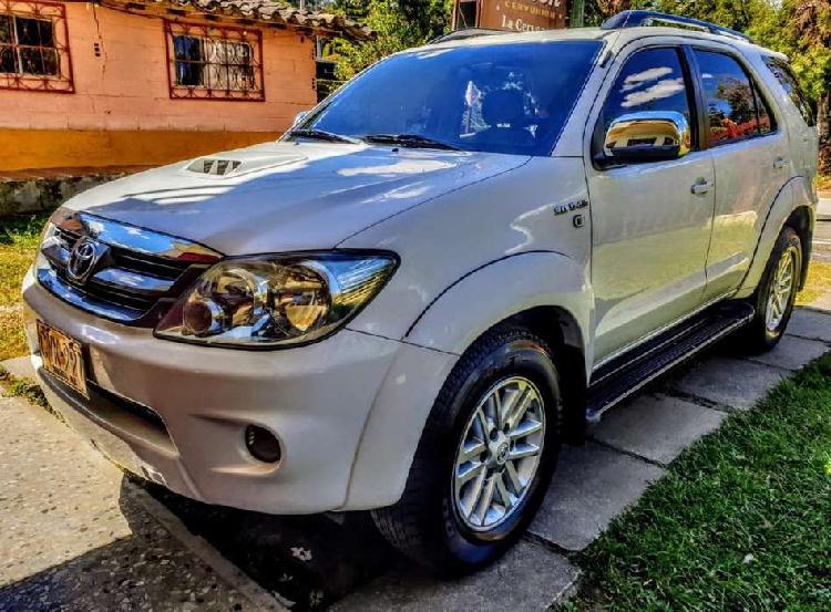 Vendo toyota fortuner 3000
