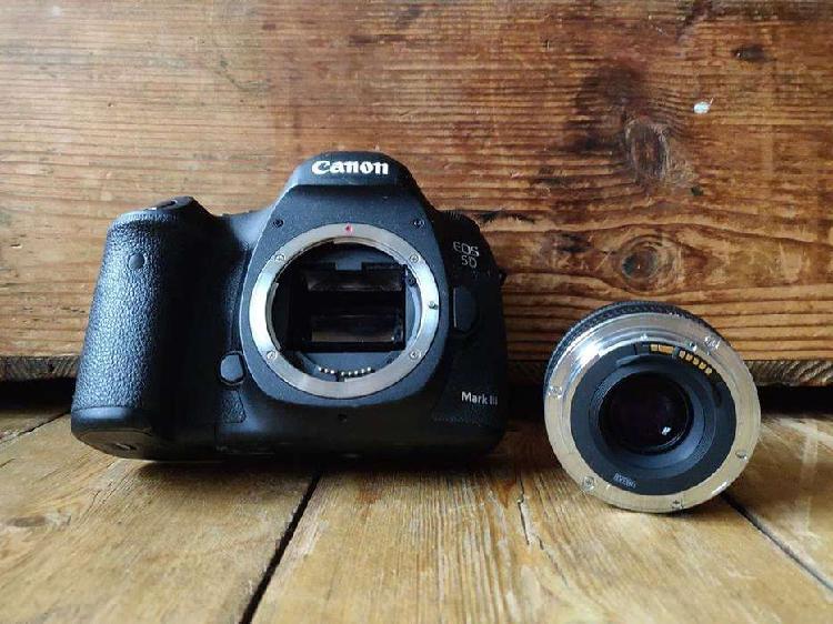 Camara Canon Eos 5D Mark lll Con lente Reflex