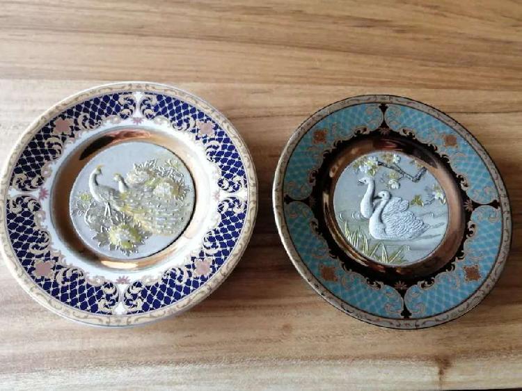 Chokin Arte Japonés con Plata y Oro en Platos de Porcelana