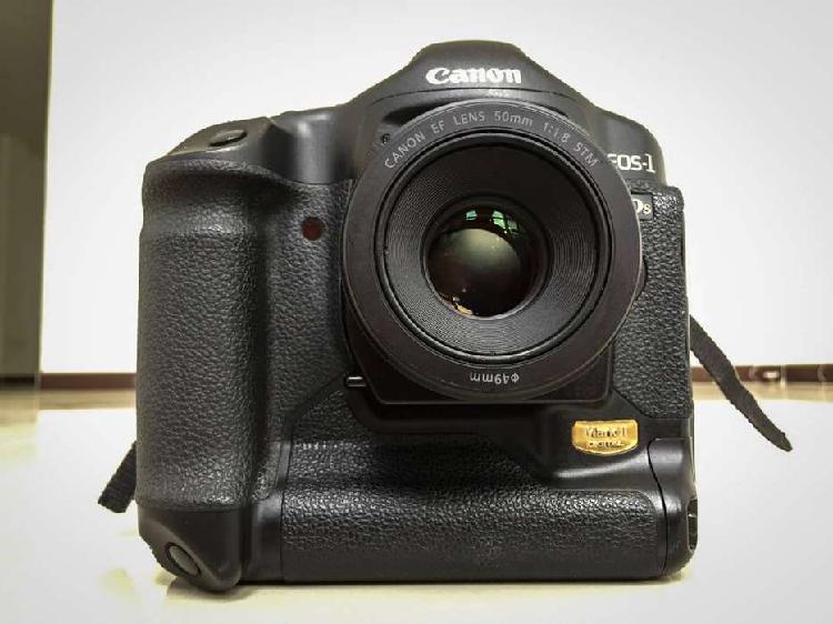Cámara Canon 1ds Mark Ii Con Lente 50mm 1.8.