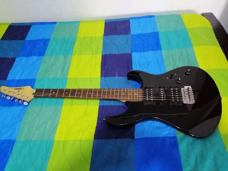 Guitarra eléctrica Yamaha ERG 121C
