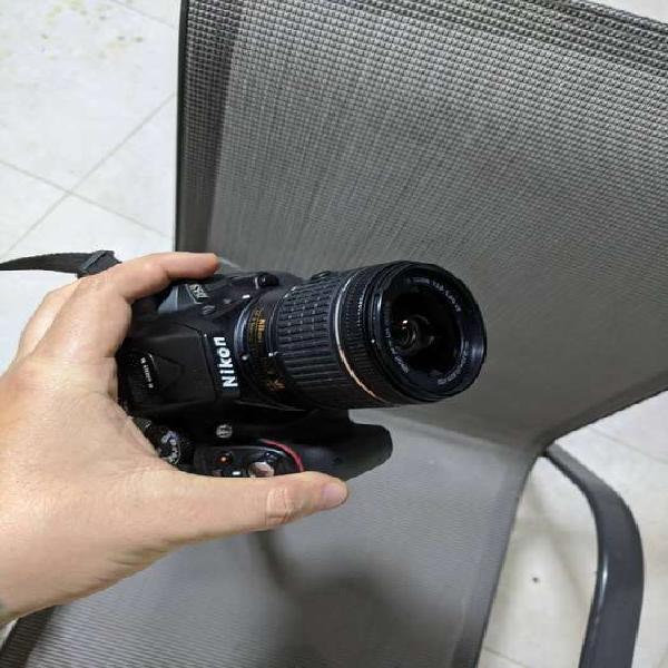 Nikon D5300 casi nueva (vendo o cambio por artículo de