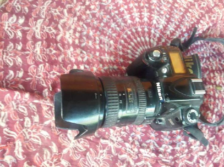 Nikon D90 con lente 18-200