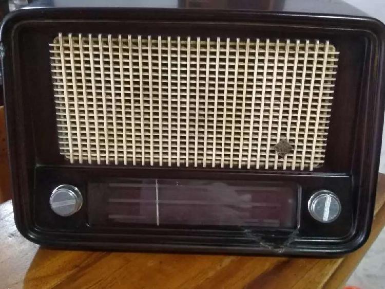 Radio Telefunken alemán antiguo