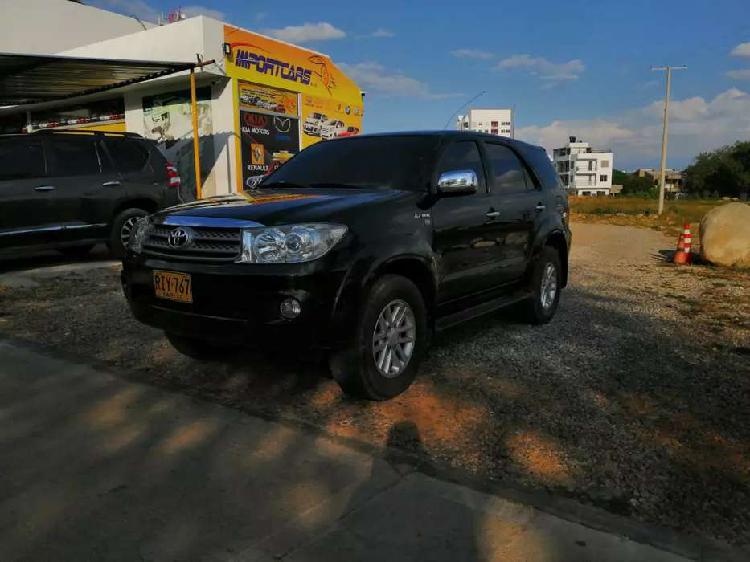 Vendo o Permuto Toyota Fortuner 4x4 2.7