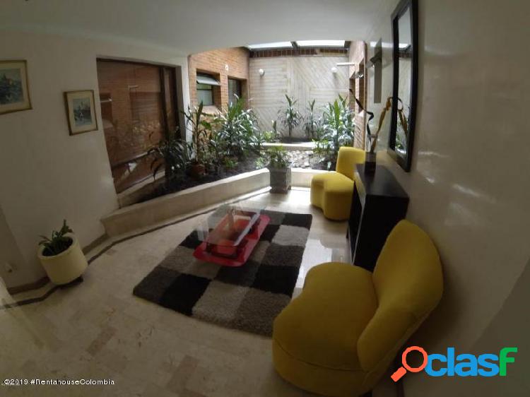 Apartamento en Venta Chico Navarra EA Cod:20-582