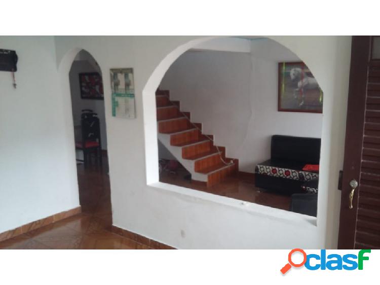 CASA PARA LA VENTA EN LA CAROLITA