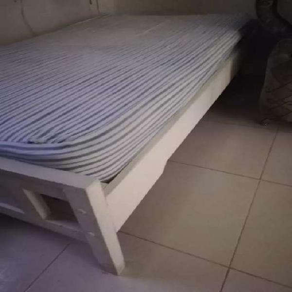 Cama en Madera y colchon ortopedico