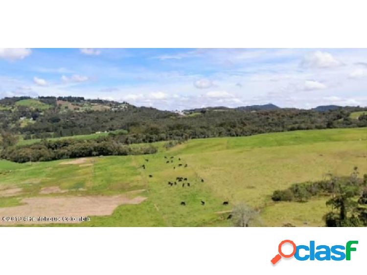 Lote en La Acuarela(Envigado) RAH CO: 20-464