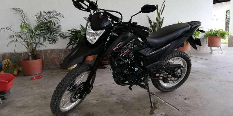 SE VENDE MOTO TTR200 MODELO 2020