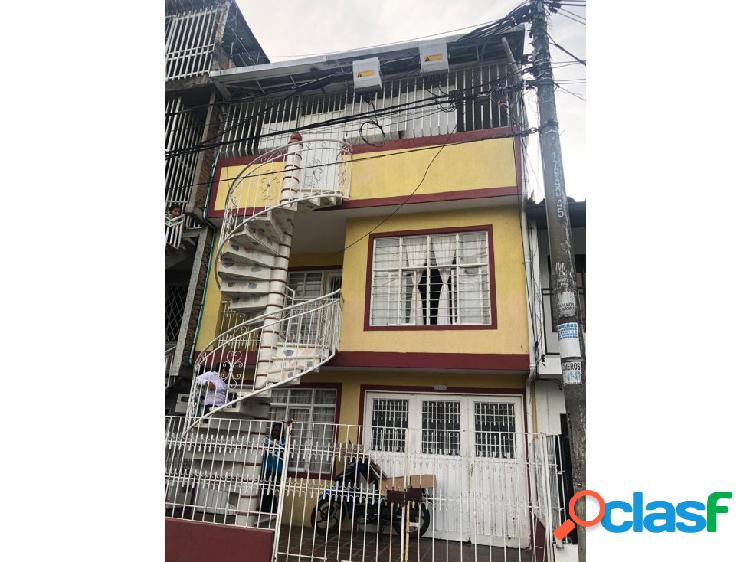 VENDO casa barrio las Acacias en Cali