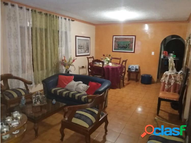 Venta Casa Propiedad Horizontal en San Carlos 739.