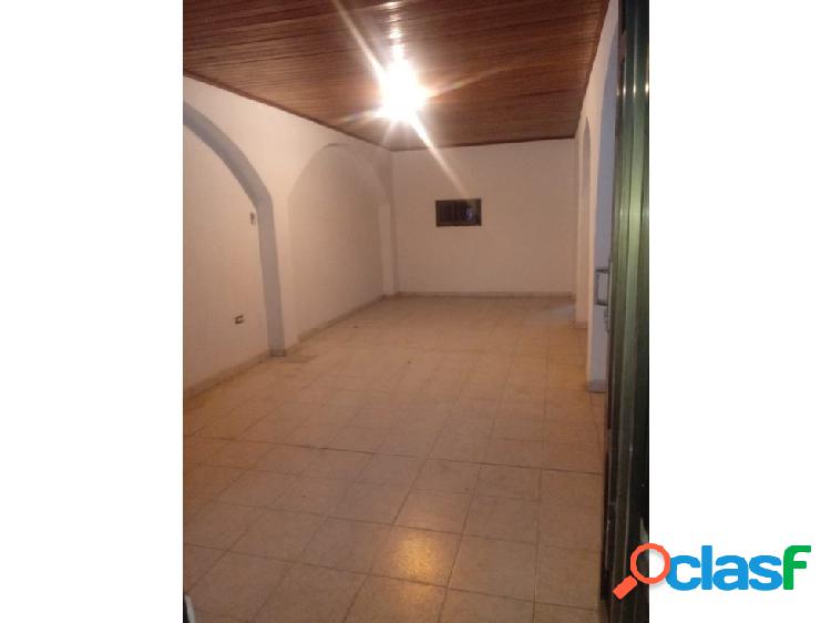 Venta de Casa Esquinera en Tacarigua