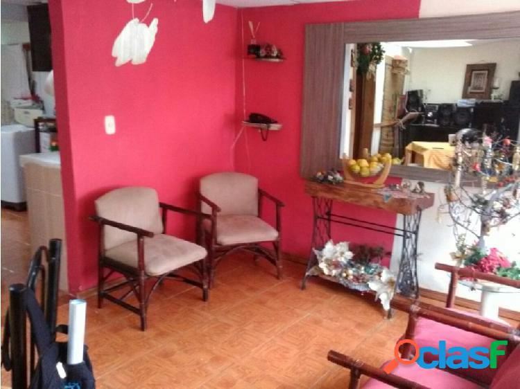 Venta de casa con renta Alto San Cayetano.