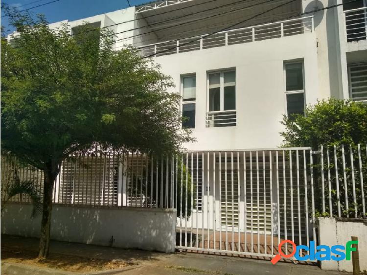 VENDO CASA DE 3 NIVELES EN LA FLORA - CALI