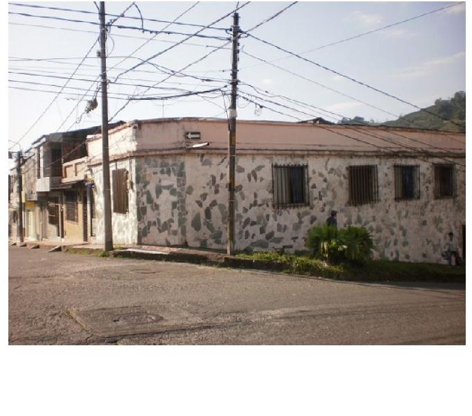 Casa-lote en esquina central Pereira