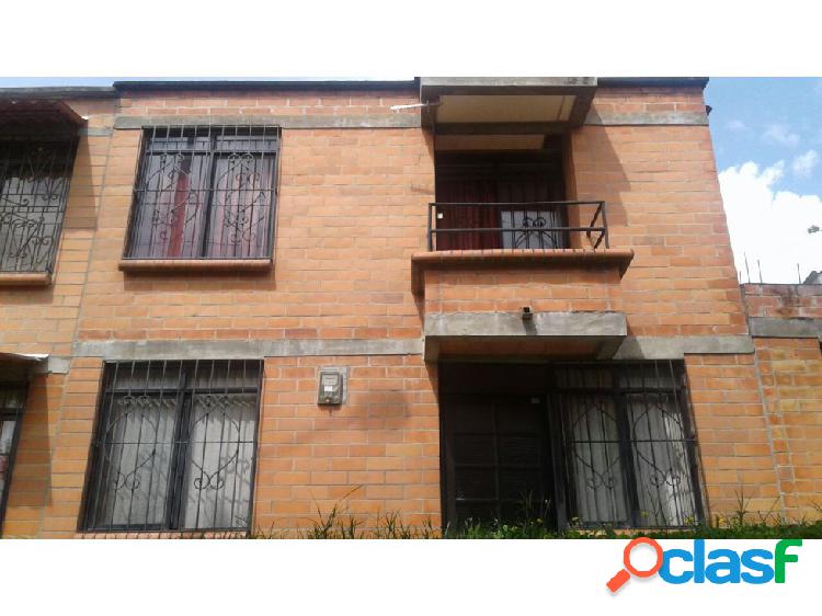 SE VENDE CASA EN EL PARQUE INDUSTRIAL PEREIRA