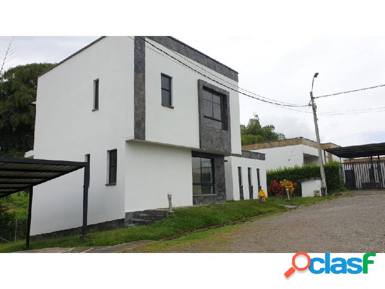 VENTA CHALET EN CONJUNTO CERRADO VIA AEROPUERTO