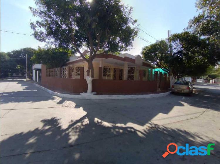 Venta de Casa Esquinera amplia Santa Marta 001