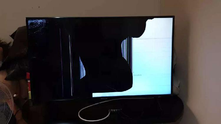 TV Smart 43" Samsung para Repuetos / Arreglarlo