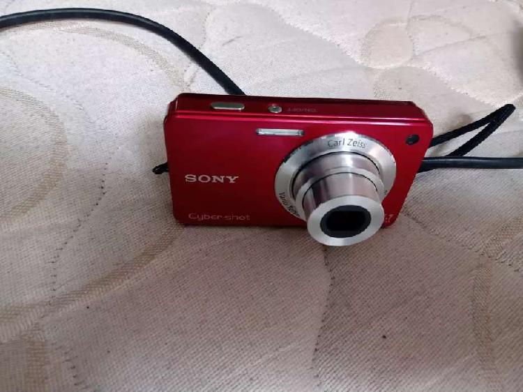 Vendo cámara sony cyber shot de 14.1 mp