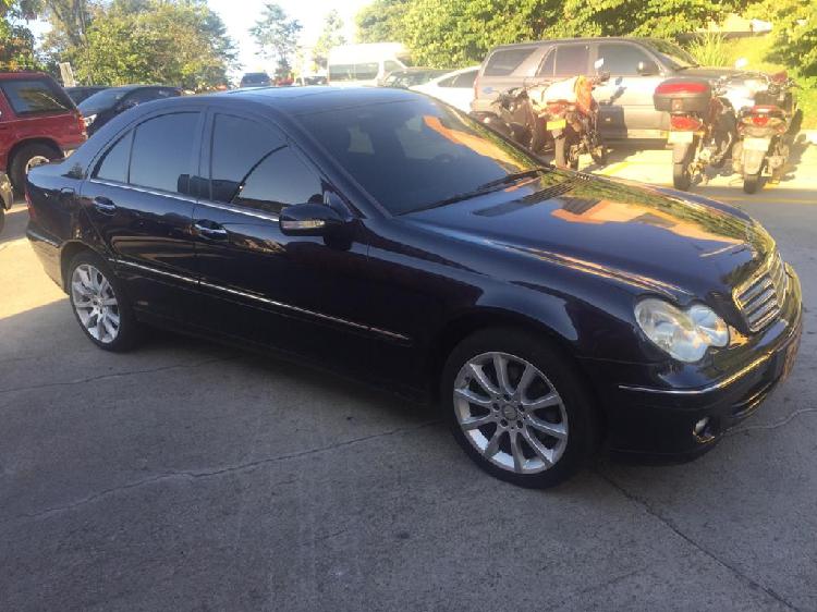 MERCEDES BENZ C320 Modelo 2005 - 3.200cc