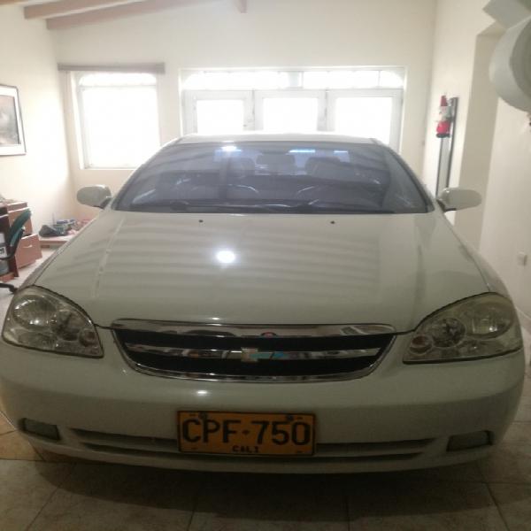 Se vende automovil cómodo y elegante, Chevrolet Optra 1400