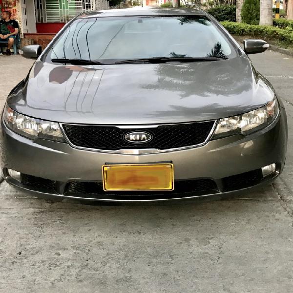 Se vende kia cerato forte