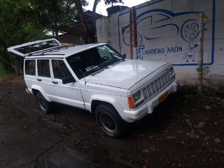 Vendo camioneta cheroqui